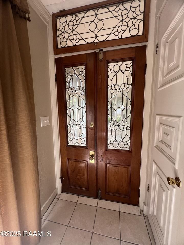 301 N Mall St - Photo 4 of 38