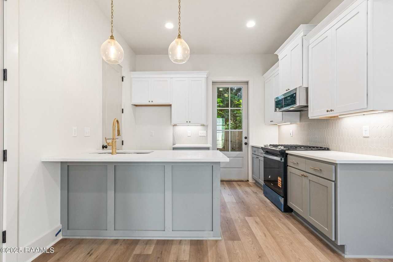 214 Steiner Oaks Road - Photo 4 of 13