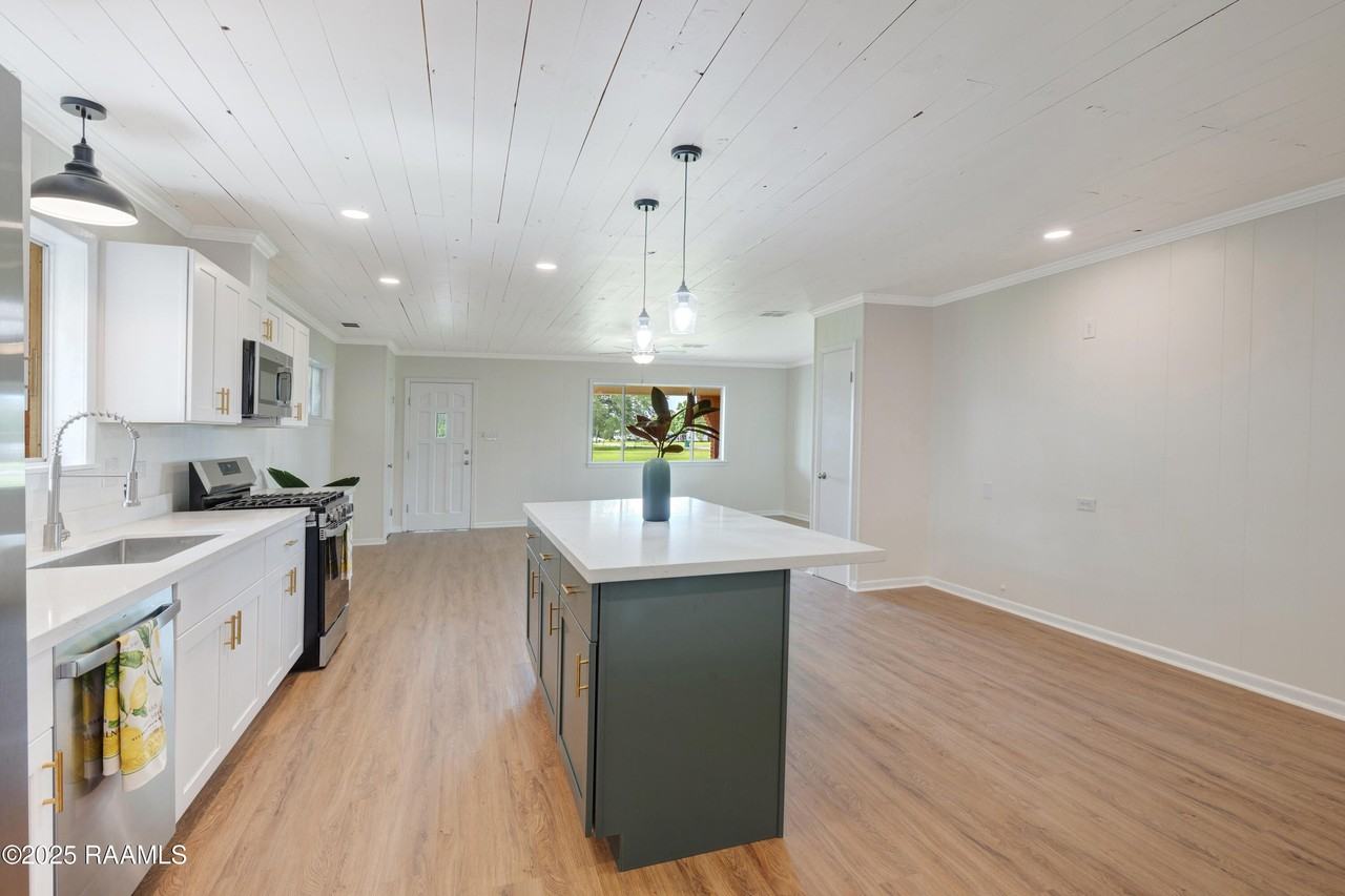 17642 Pelican Rd - Photo 4 of 34