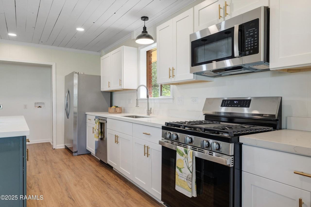 17642 Pelican Rd - Photo 6 of 34