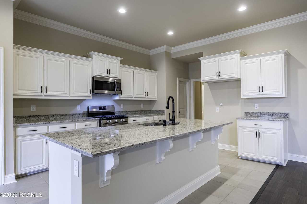 221 Finnegan Way - Photo 6 of 35