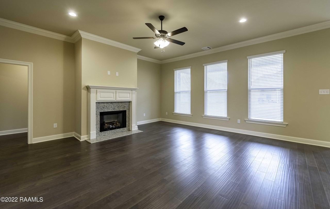 221 Finnegan Way - Photo 7 of 35