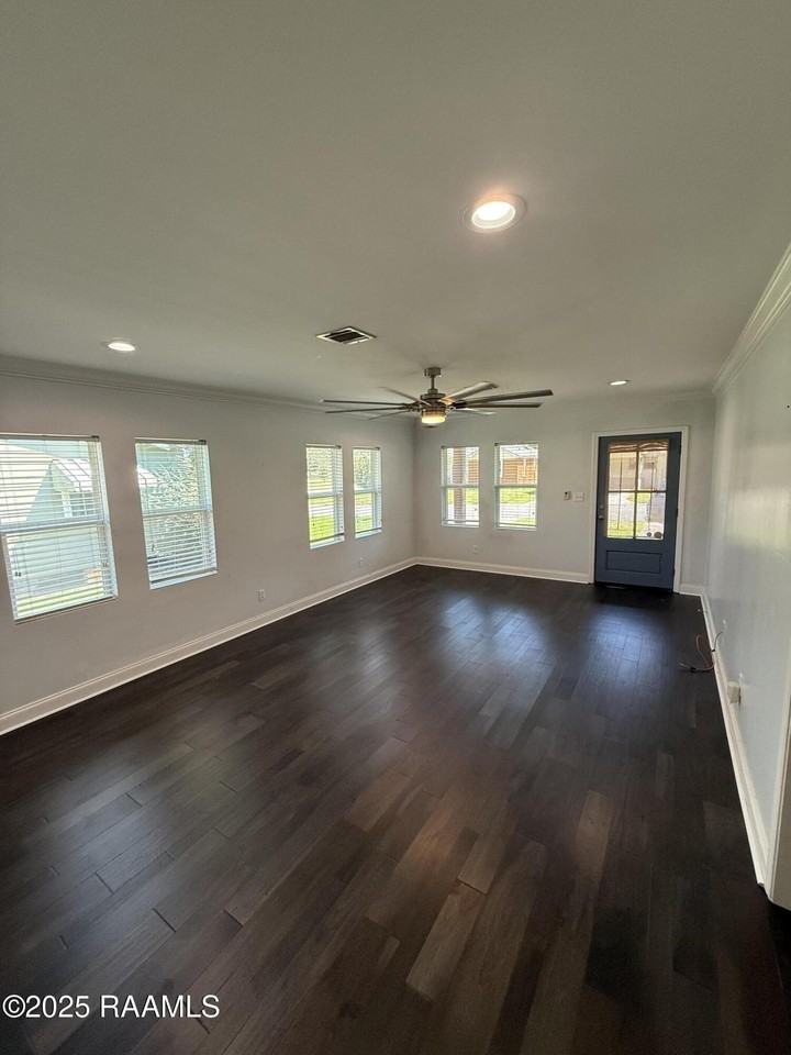 908 Saint Landry St - Photo 4 of 17