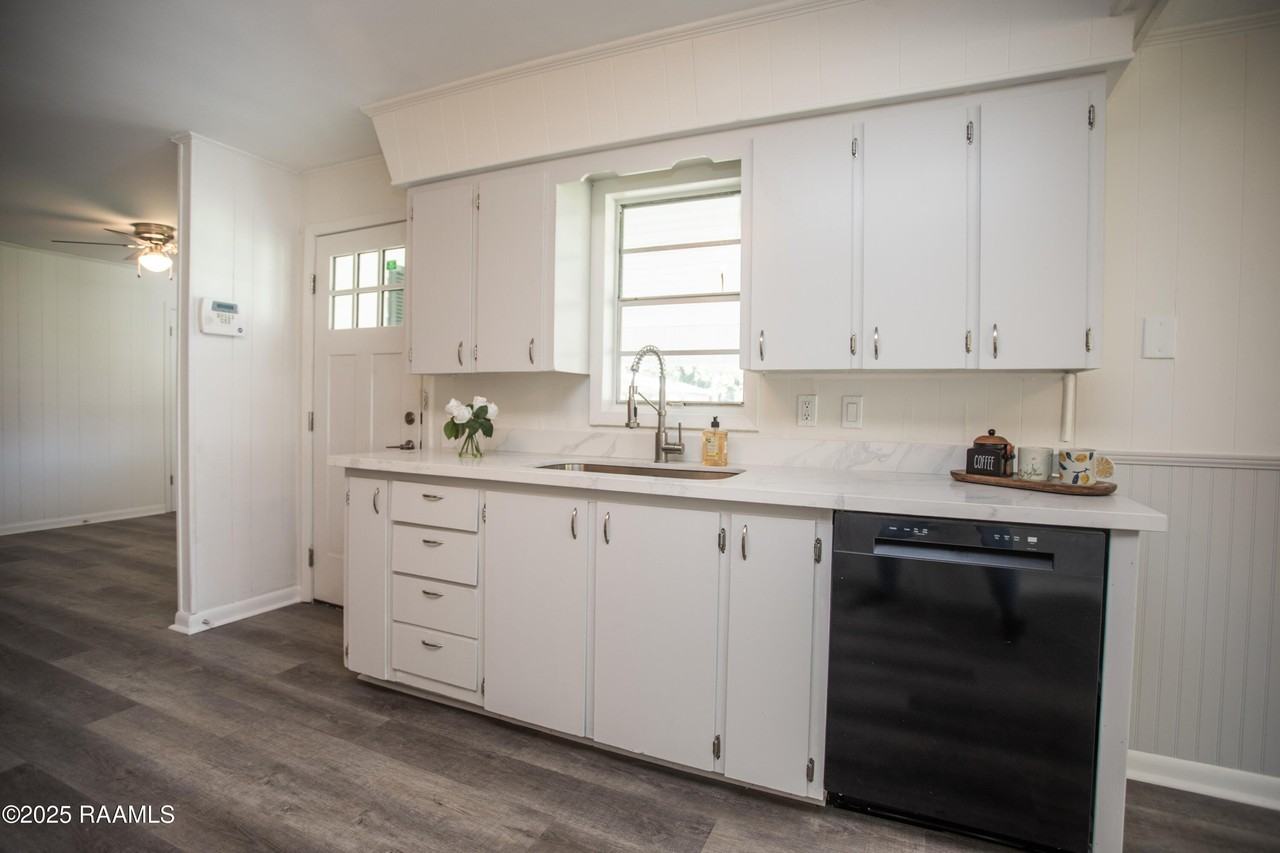 408 Martin Luther King Jr Dr - Photo 7 of 26