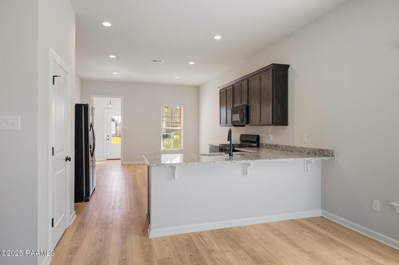 225 Wakely Ct - Photo 3 of 17