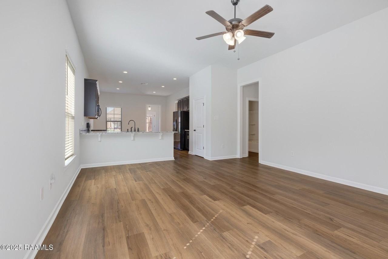 136 Lightbourne Dr - Photo 6 of 15