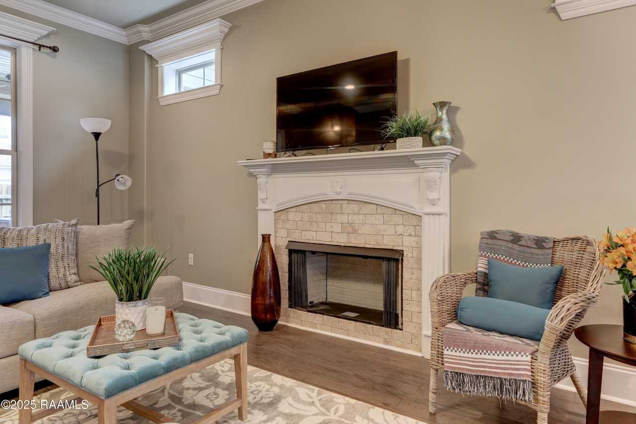 505 N Montauban Dr - Photo 3 of 32