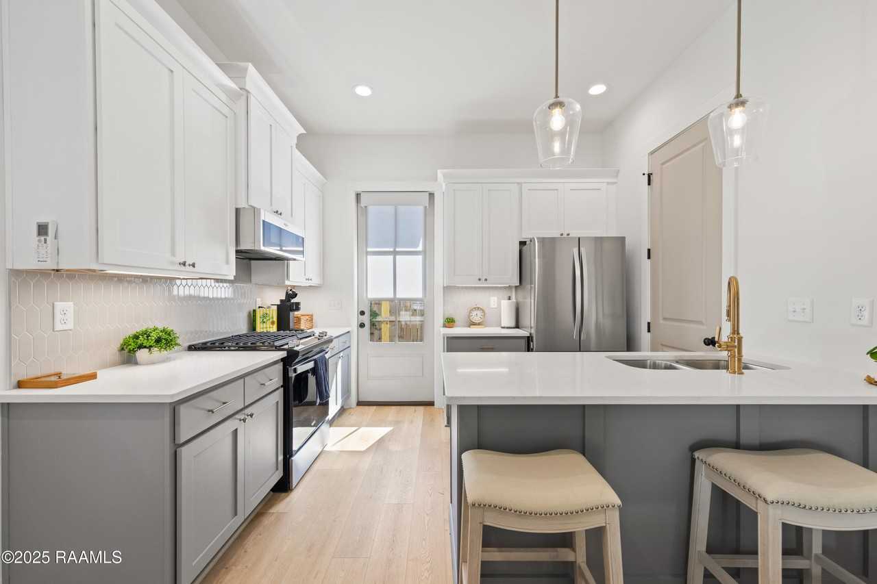 204 Steiner Rd - Photo 4 of 24