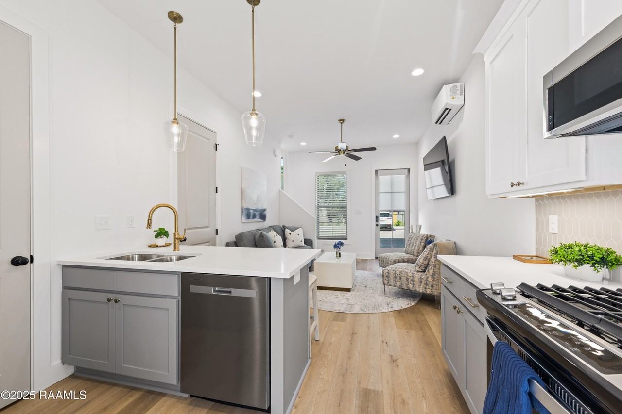 204 Steiner Rd - Photo 7 of 24