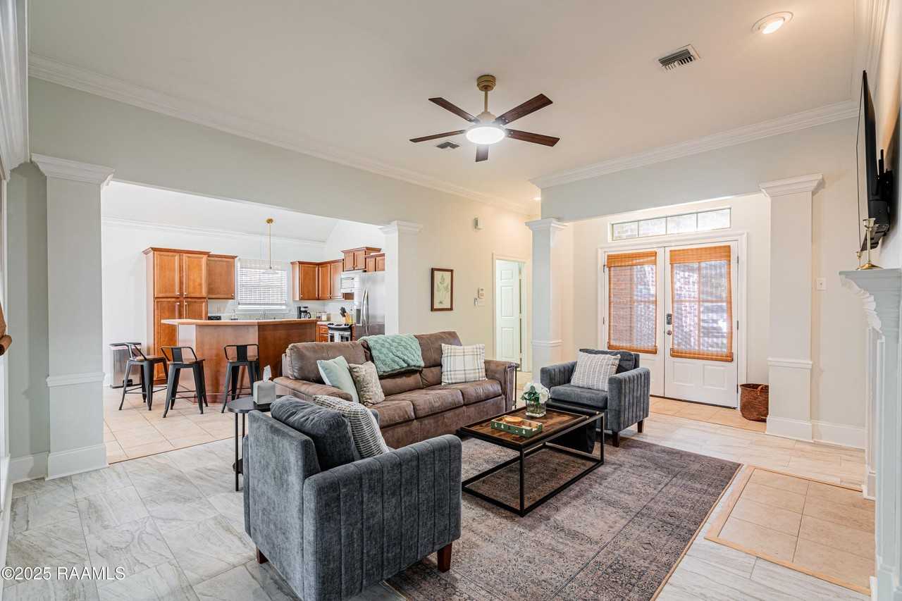 130 Windermere Cir - Photo 4 of 37