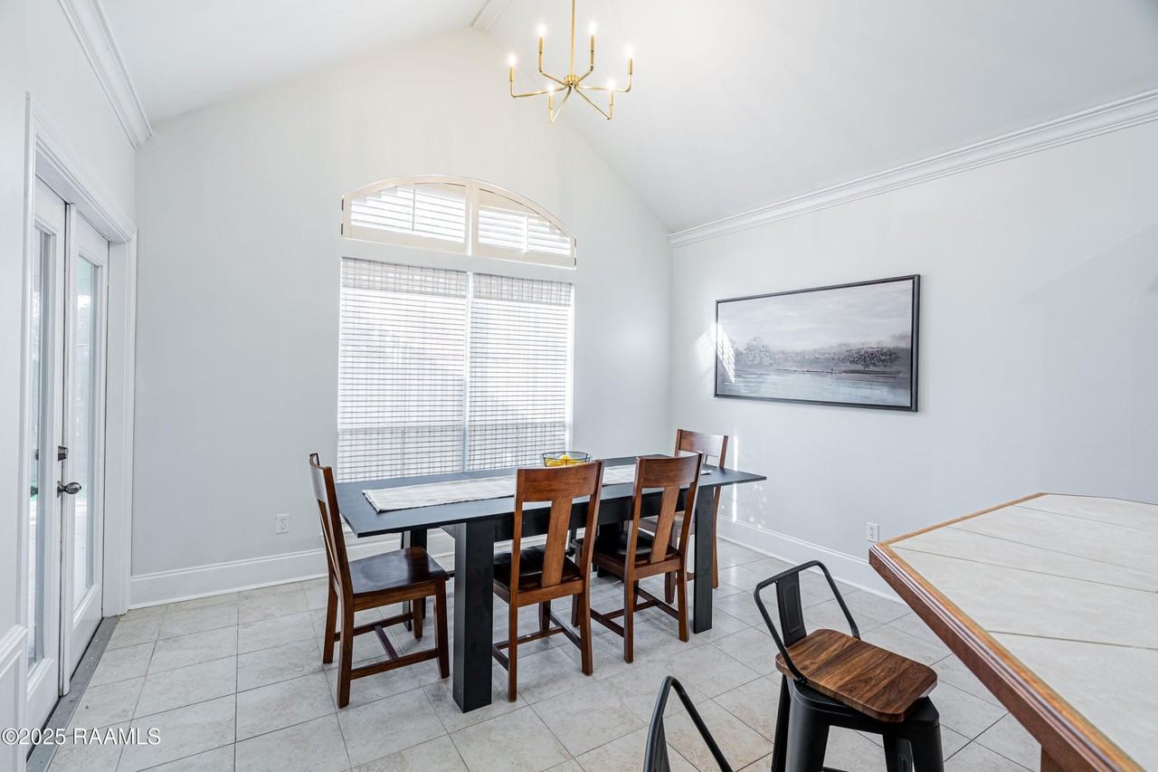 130 Windermere Cir - Photo 7 of 37