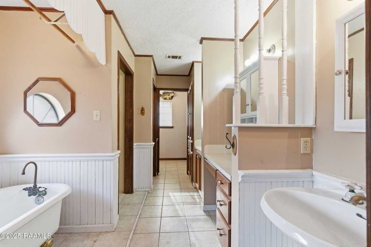 104 Tallowood Cir - Photo 6 of 13