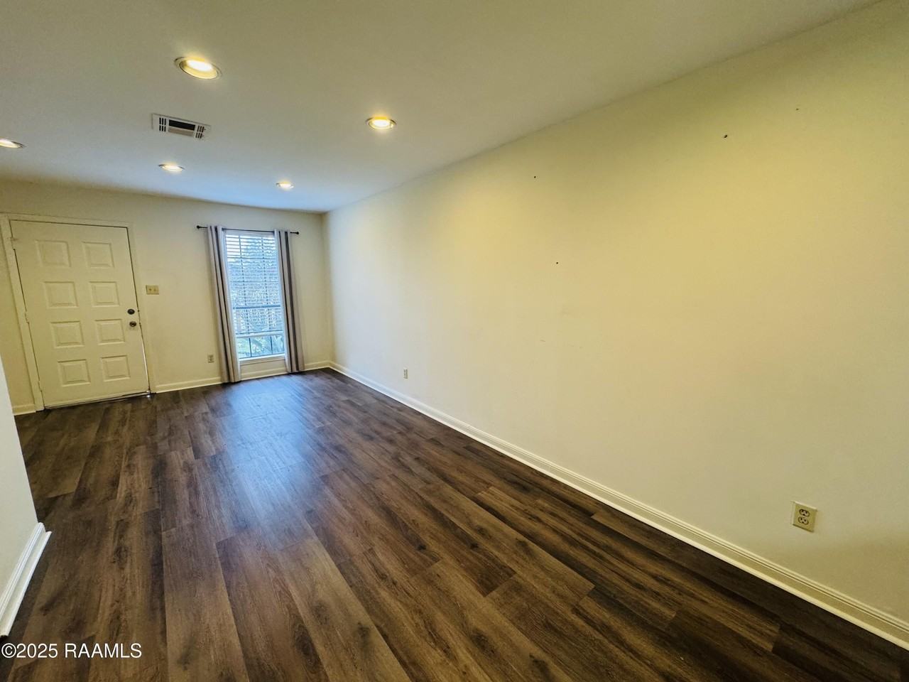 2419 Robley Dr - Photo 3 of 12