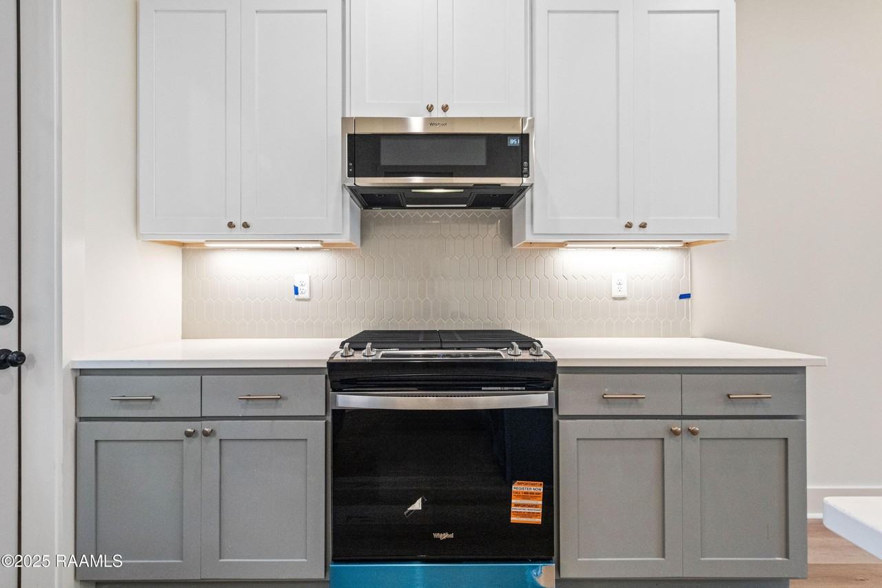 216 Steiner Rd - Photo 4 of 17