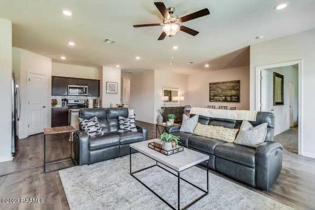 406 Starlight Dr - Photo 2 of 22