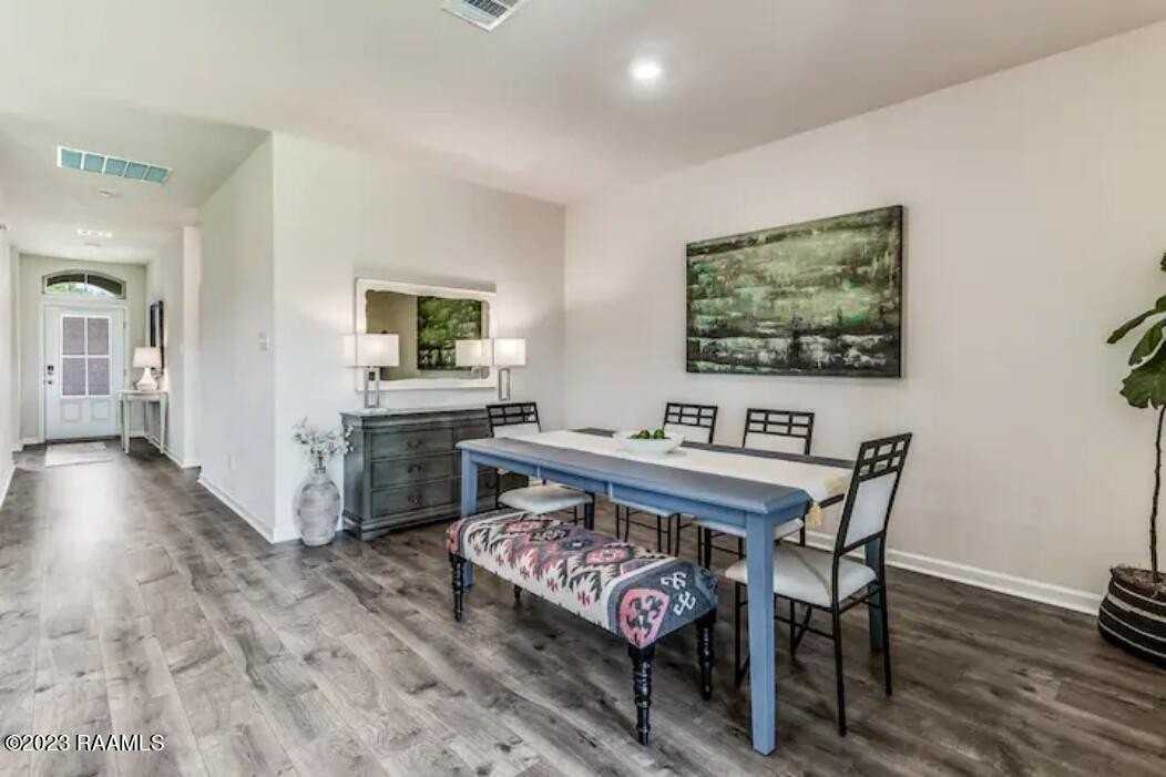 406 Starlight Dr - Photo 4 of 22