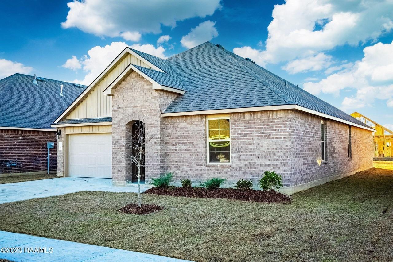 130 Lucille Dr - Photo 2 of 22