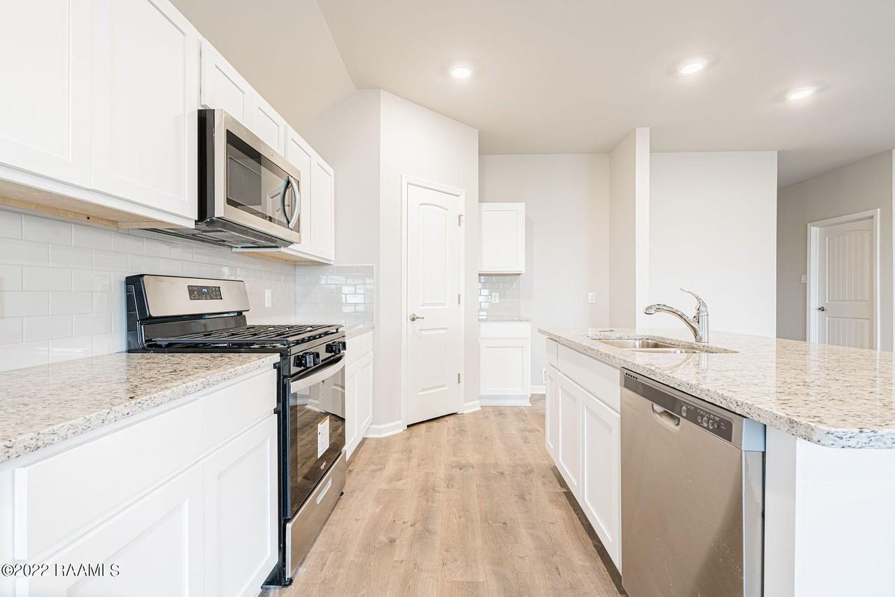 130 Lucille Dr - Photo 4 of 22