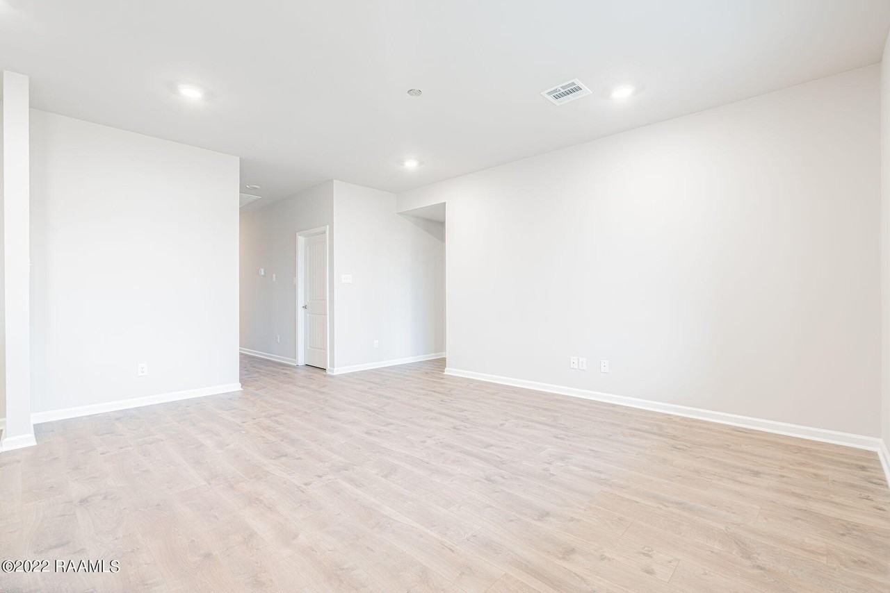 130 Lucille Dr - Photo 5 of 22