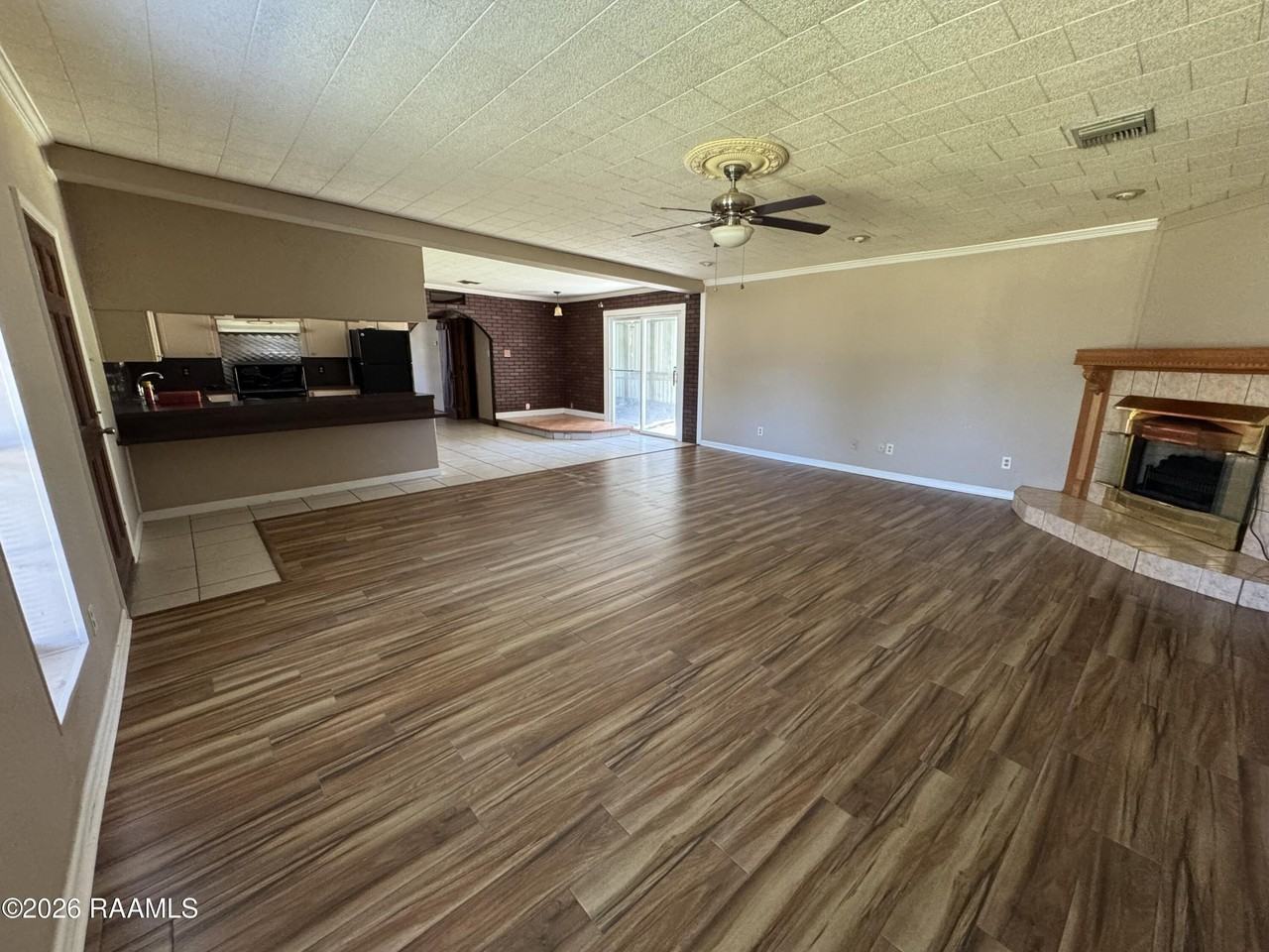 432 Saint Charles St - Photo 3 of 12