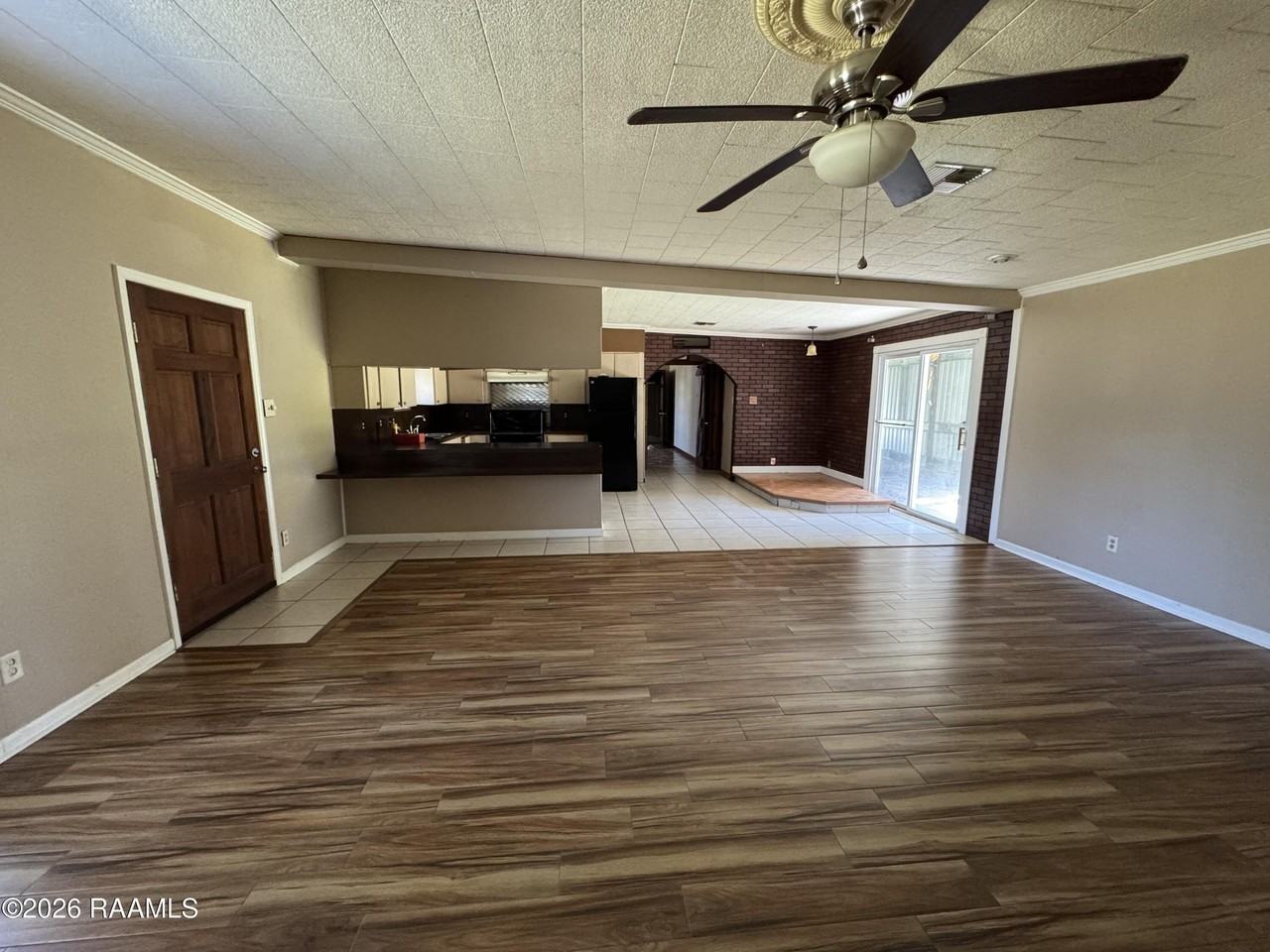 432 Saint Charles St - Photo 4 of 12