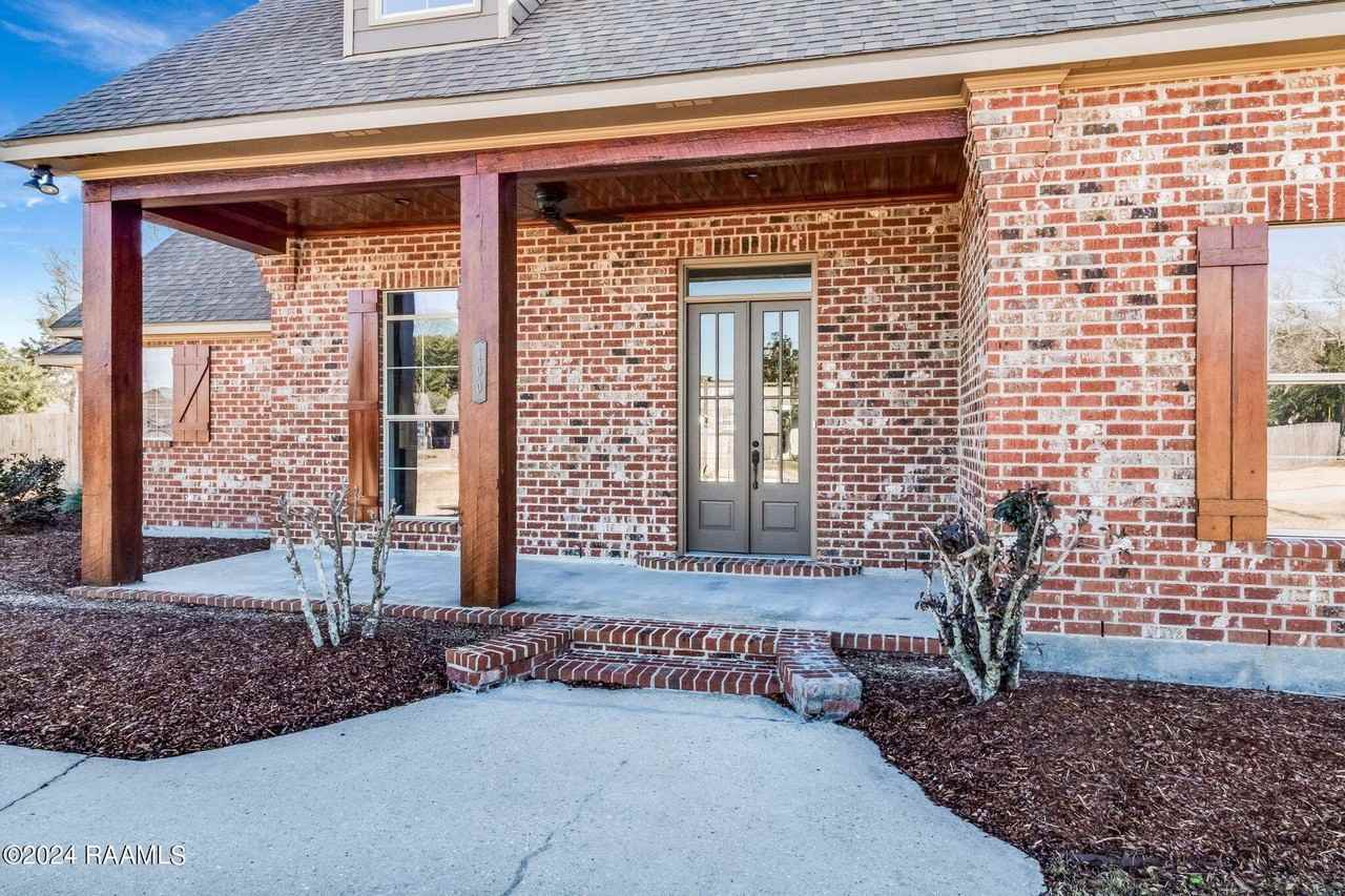 100 Sanro Rd - Photo 3 of 29