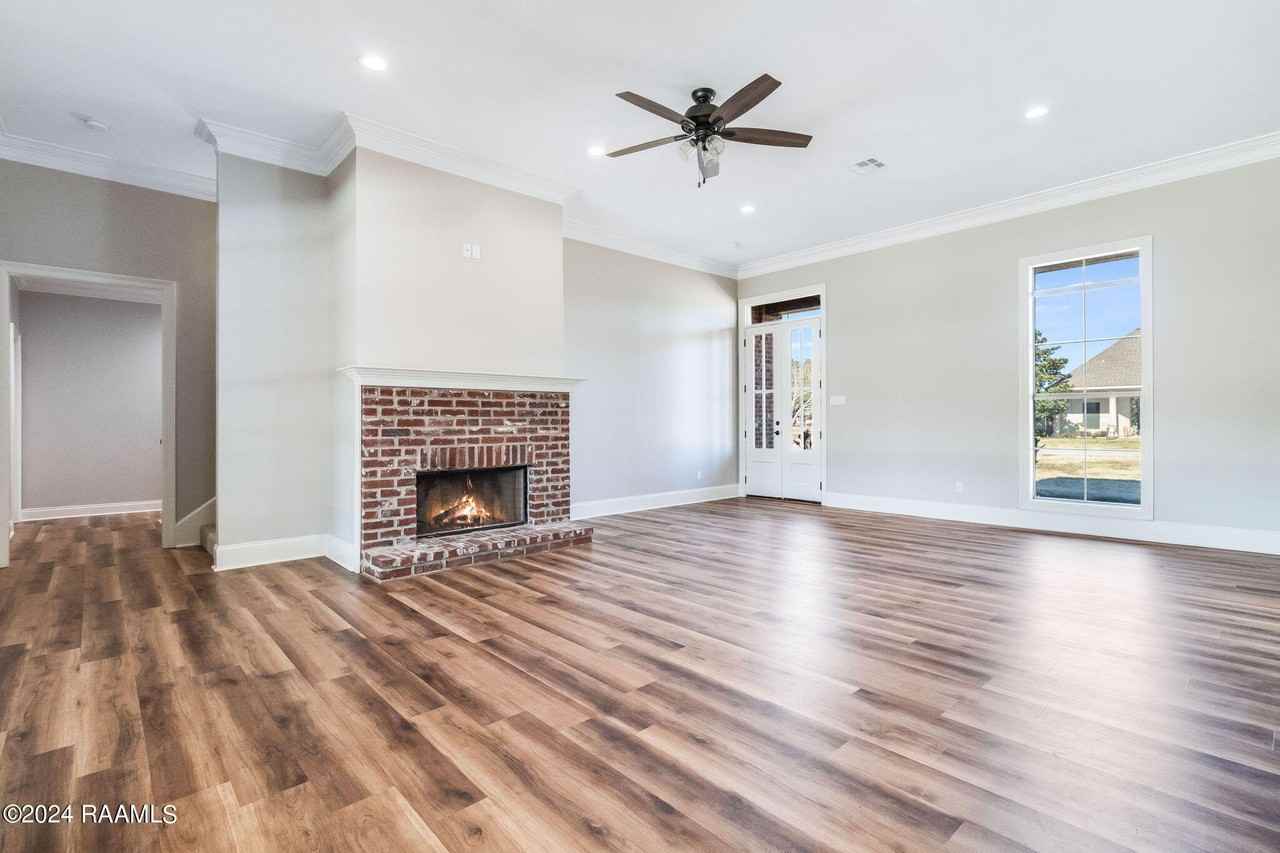 100 Sanro Rd - Photo 5 of 29