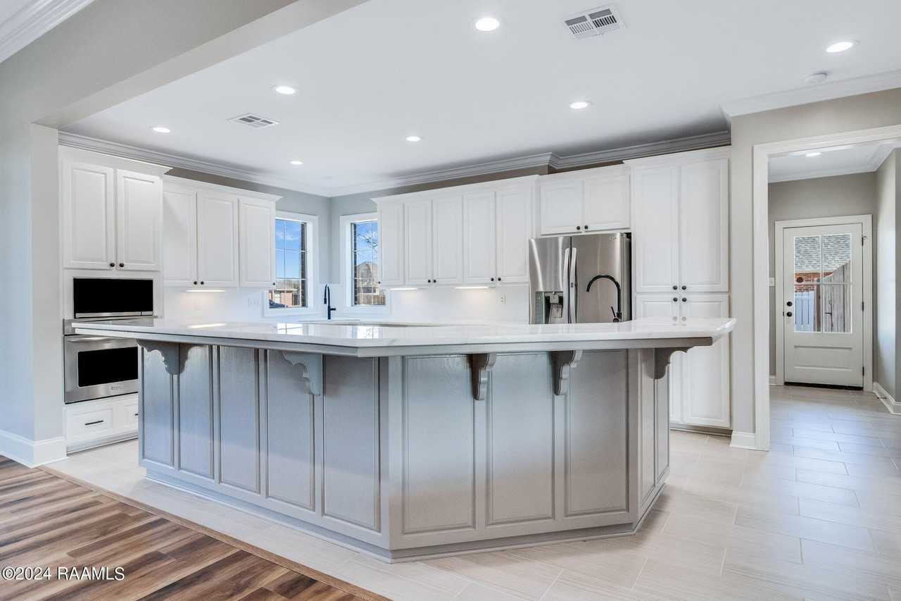 100 Sanro Rd - Photo 6 of 29