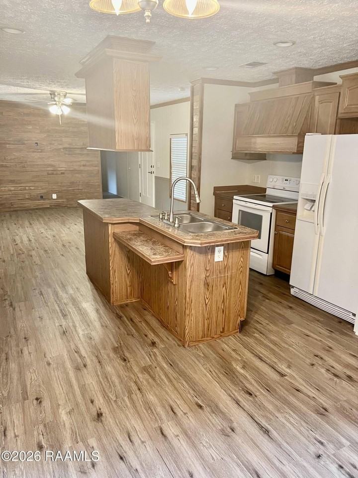 1061 Betty Dr - Photo 3 of 5