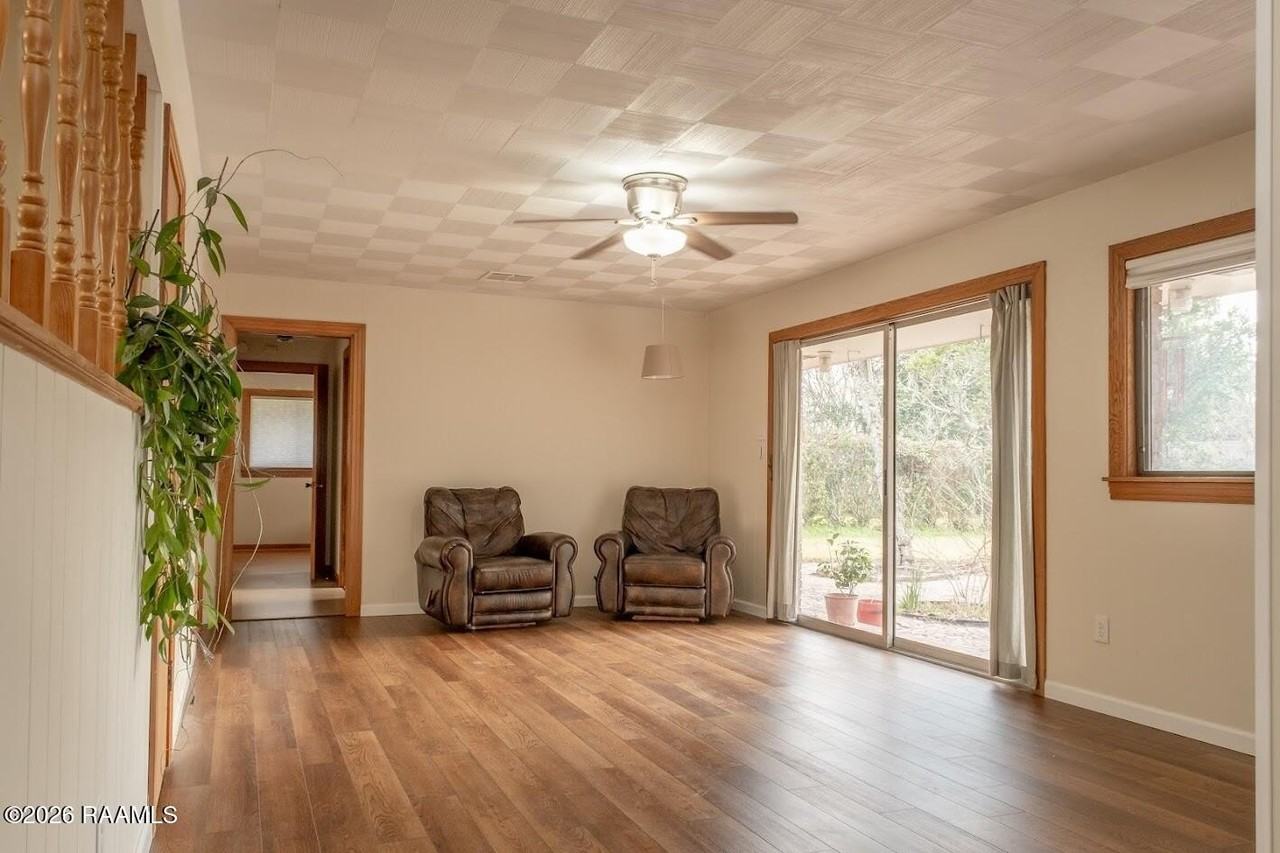 118 S Demanade Blvd - Photo 2 of 15