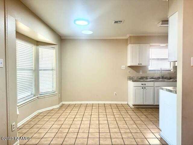 709 Rosedown Ln - Photo 4 of 11