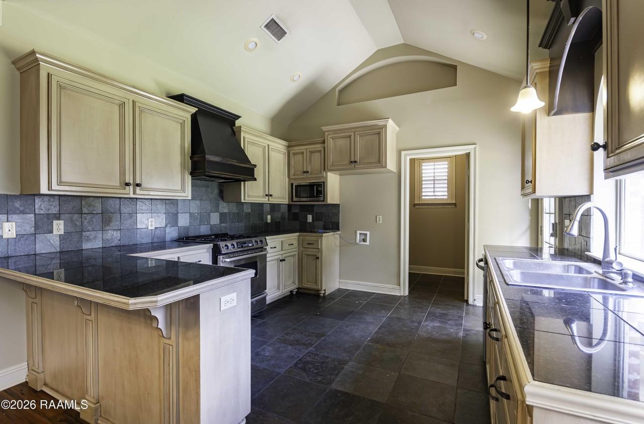 209 Metairie Ct - Photo 6 of 24