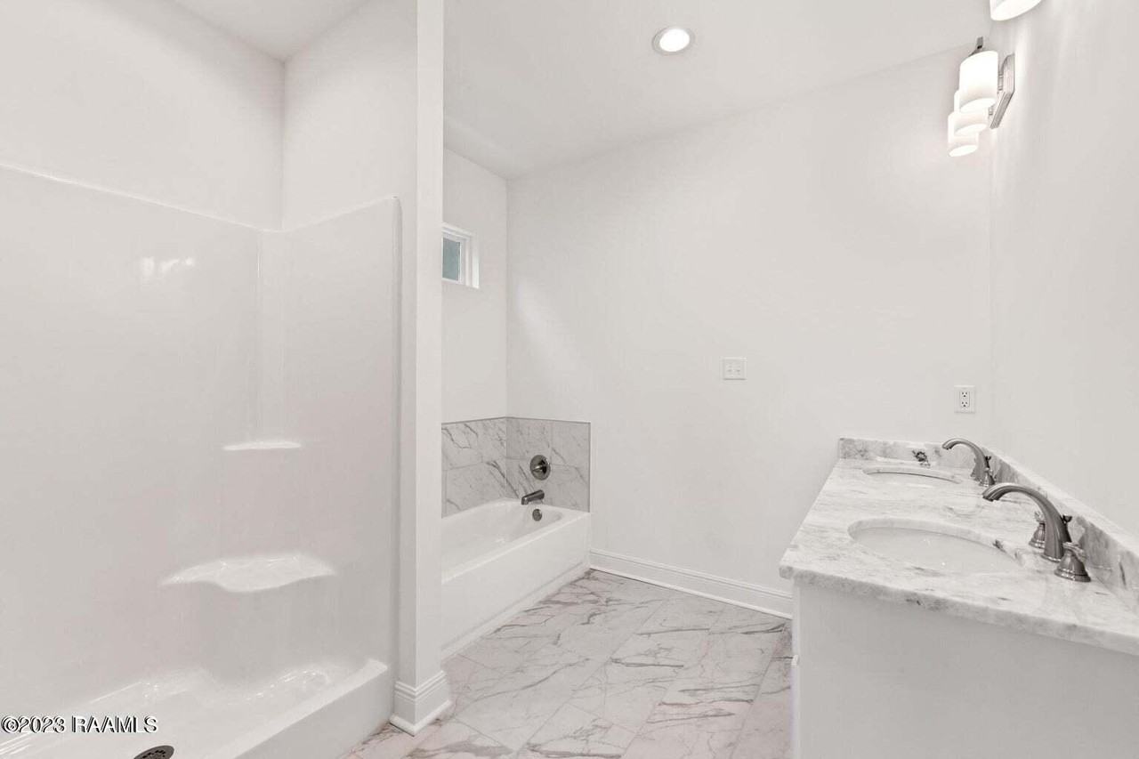 121 Santa Marta Dr - Photo 7 of 13