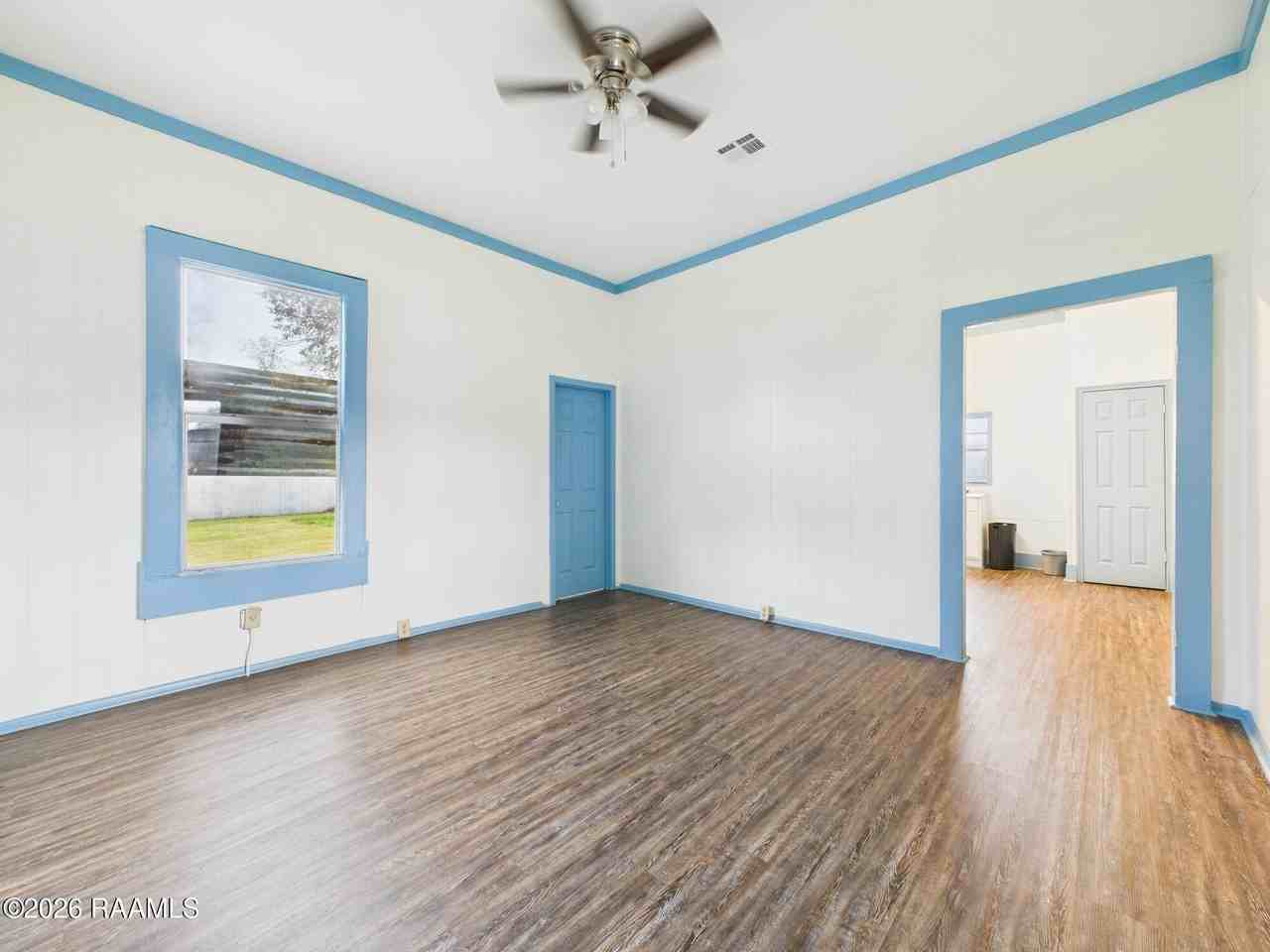 405 E Convent St - Photo 5 of 18