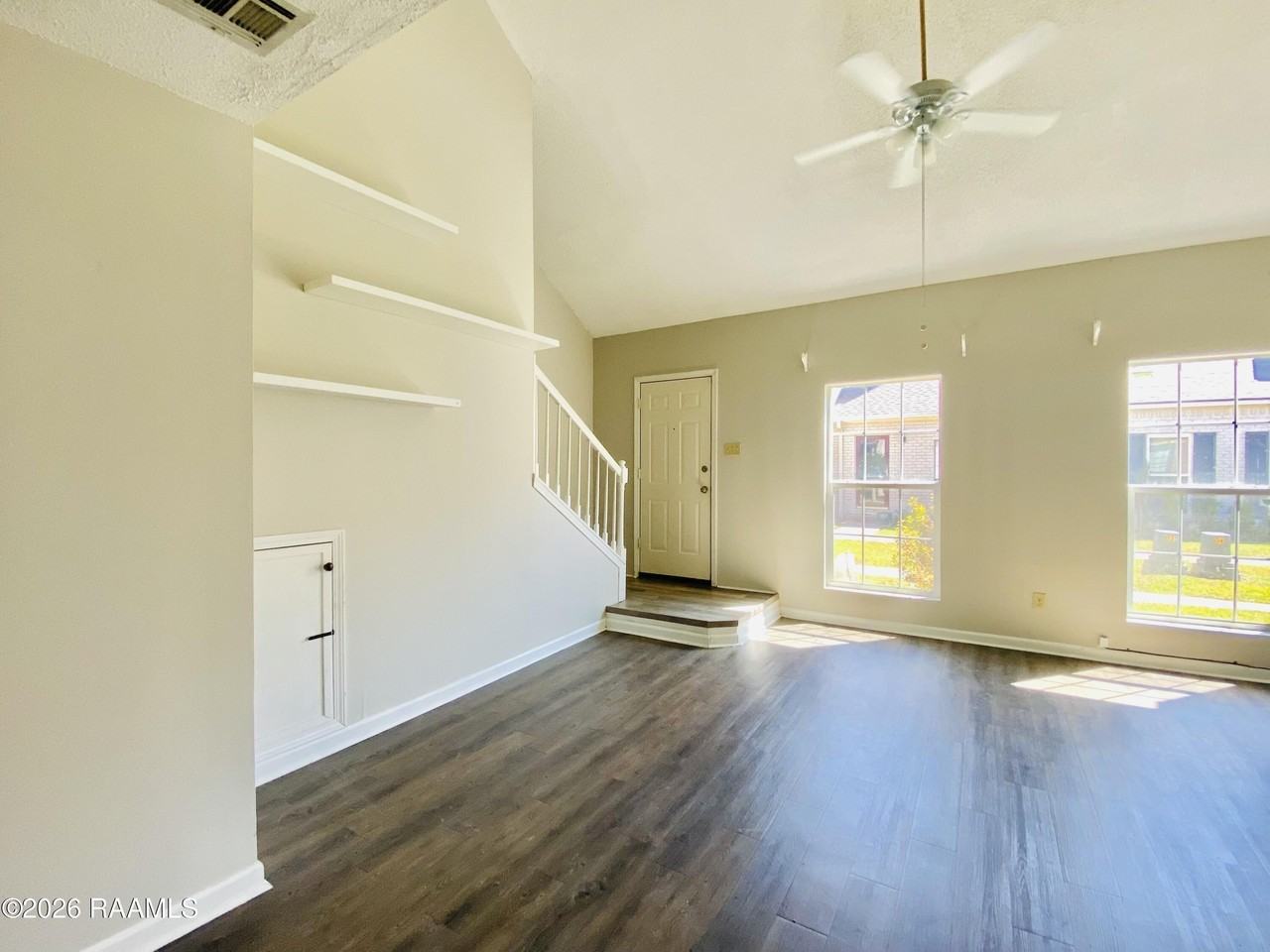 105 Williamsburg Cir Apt B #B - Photo 3 of 12