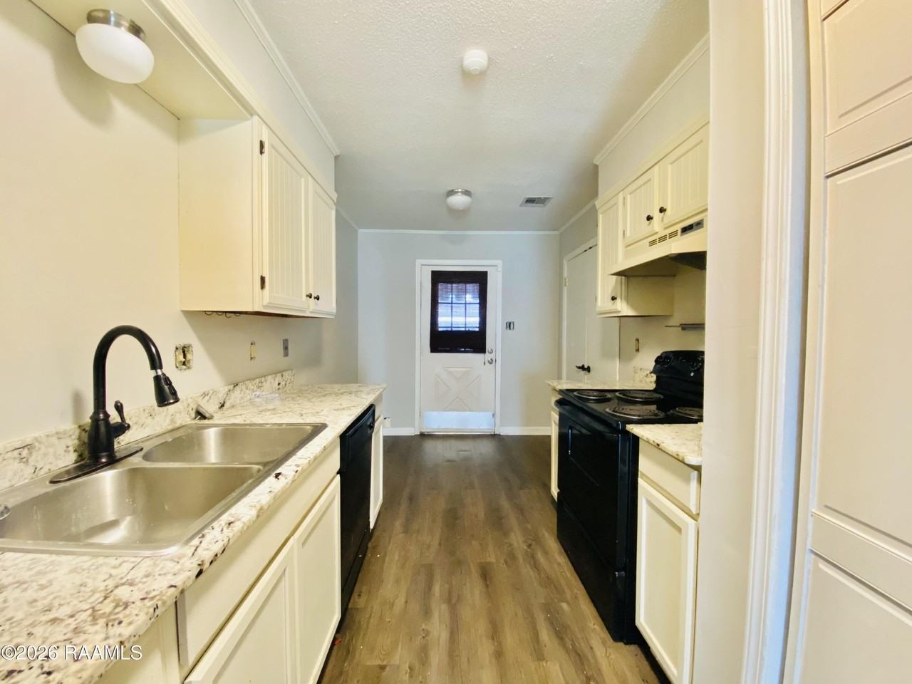 105 Williamsburg Cir Apt B #B - Photo 5 of 12