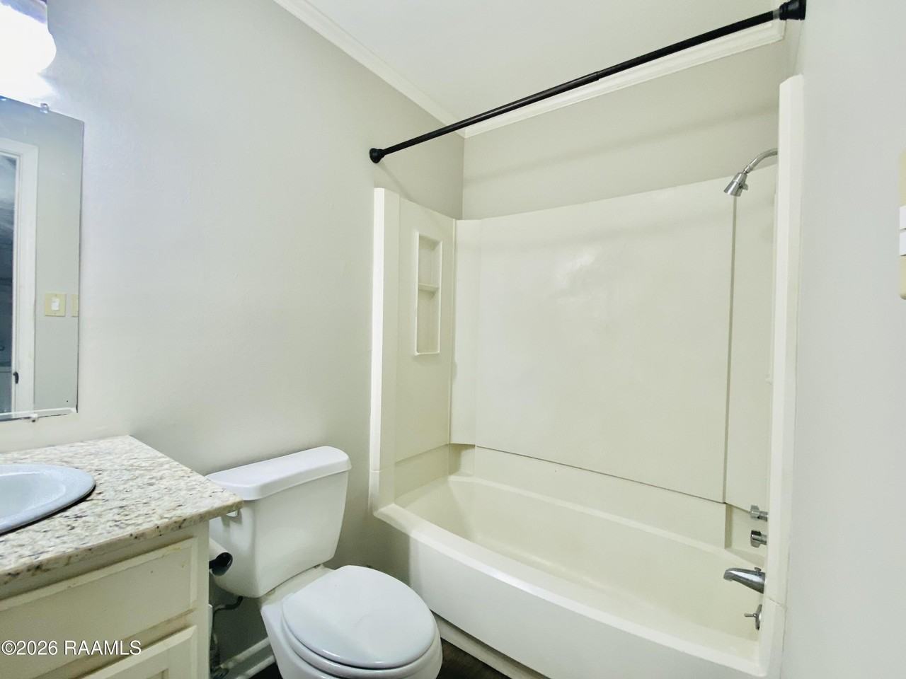 105 Williamsburg Cir Apt B #B - Photo 7 of 12