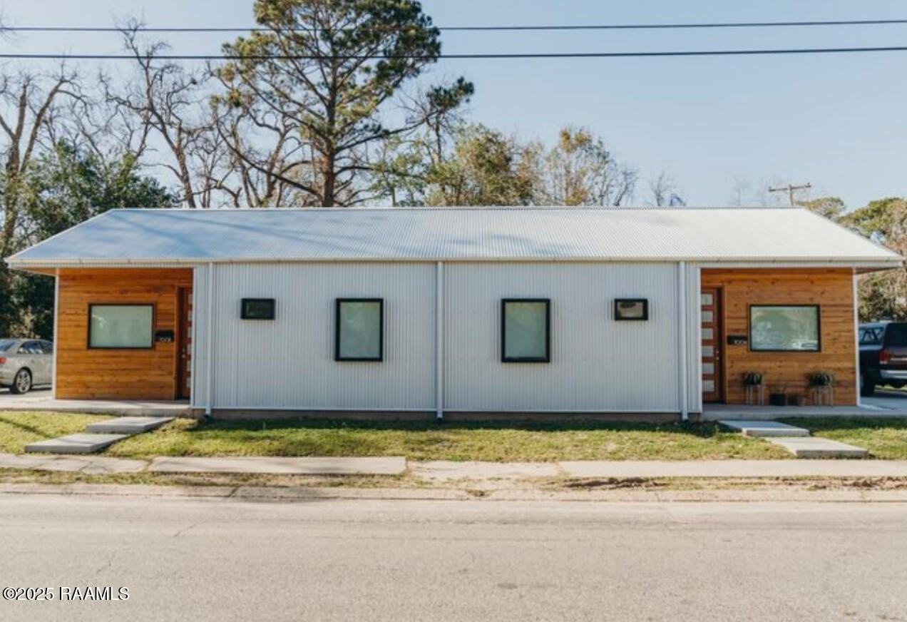 700 S Saint Antoine St Ste B #B - Photo 4 of 31