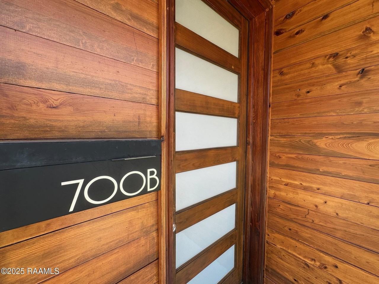 700 S Saint Antoine St Ste B #B - Photo 7 of 31