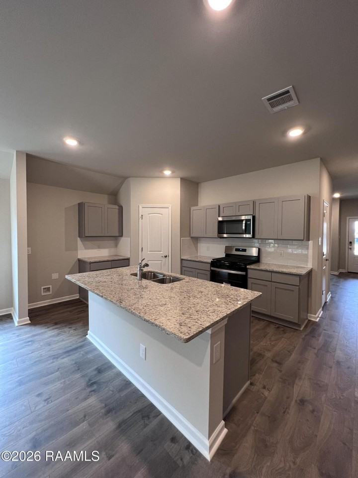 111 Still Lake Dr - Photo 4 of 11