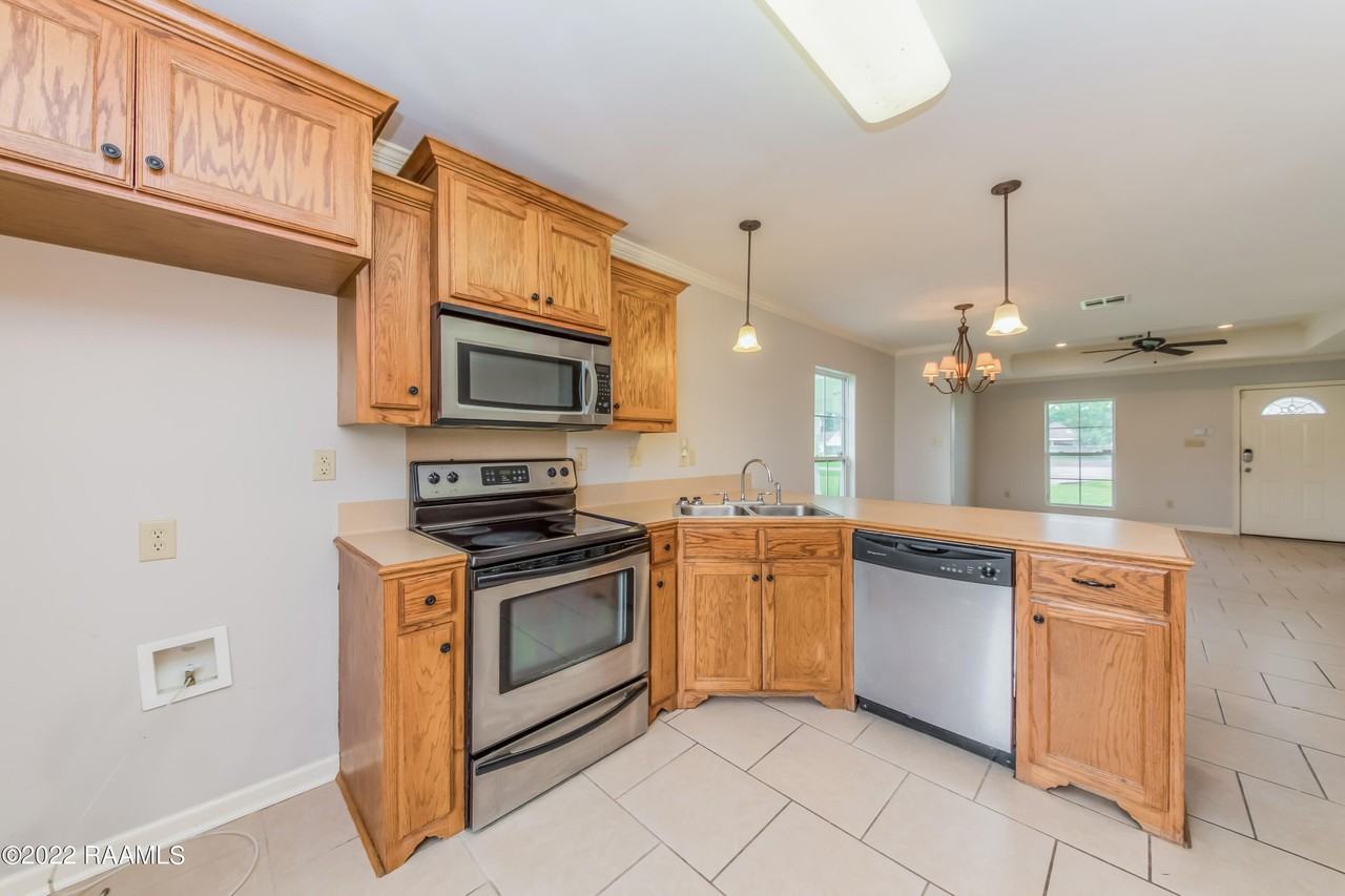 1029 Gary Dr - Photo 3 of 17