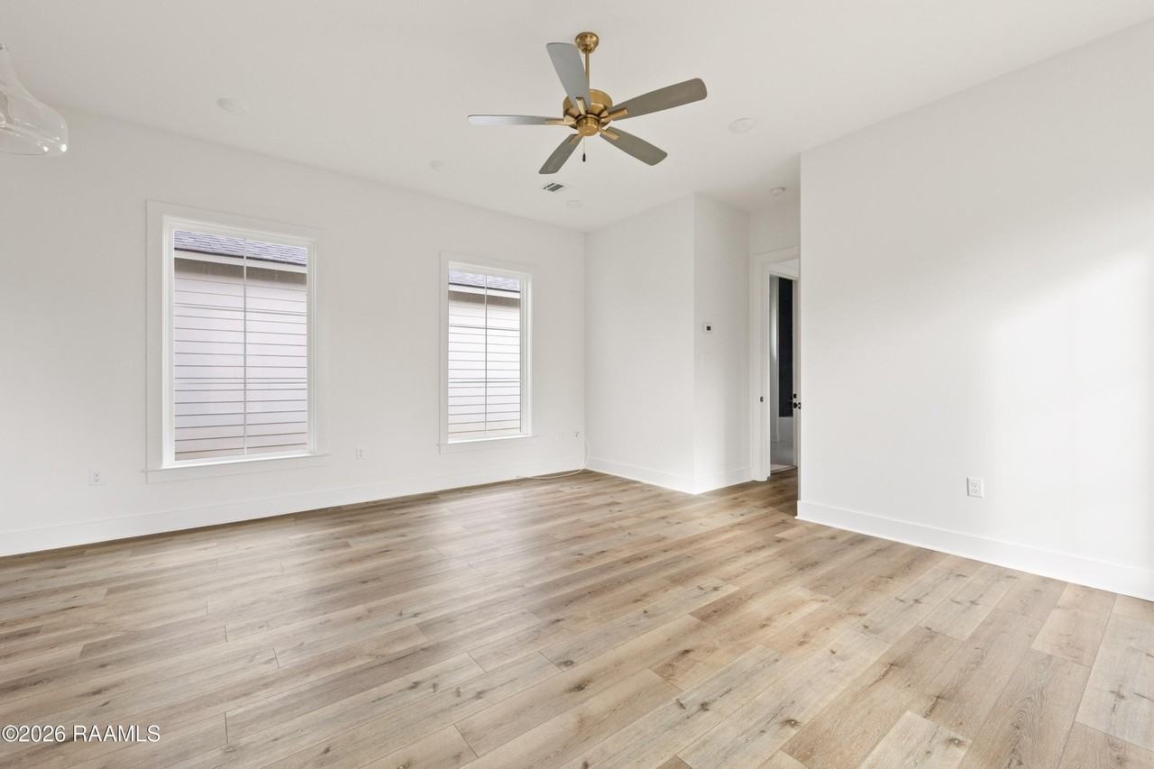 121 Mayberry Grove St - Photo 5 of 37