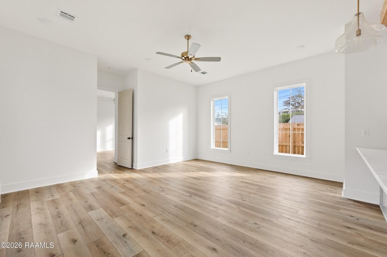 121 Mayberry Grove St - Photo 6 of 37