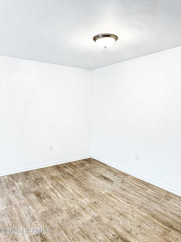 501 Darby Ln Apt 122 #122 - Photo 3 of 8