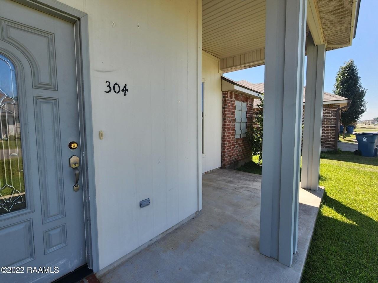 304 Stoneridge Dr - Photo 3 of 18