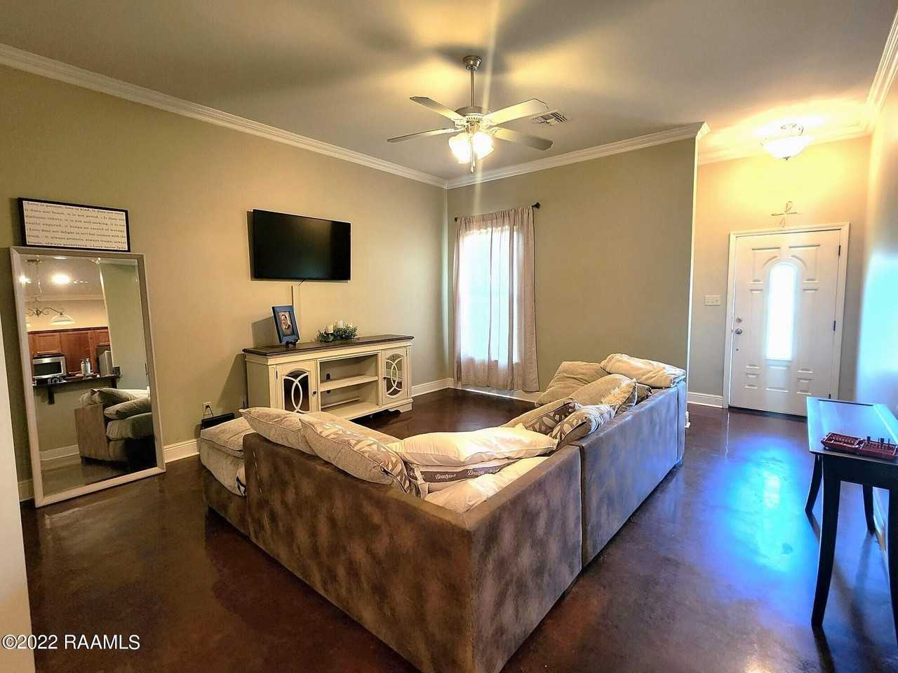 304 Stoneridge Dr - Photo 4 of 18