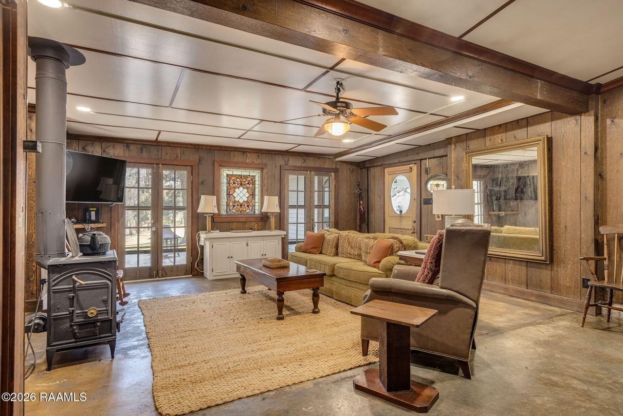 411 Wiggins Rd - Photo 7 of 32