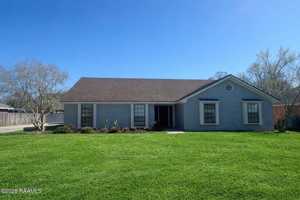 featured image of 1103 E Bayou Pkwy