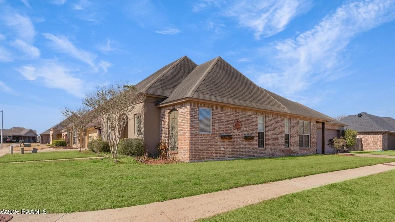 814 Flambant Dr - Photo 2 of 15