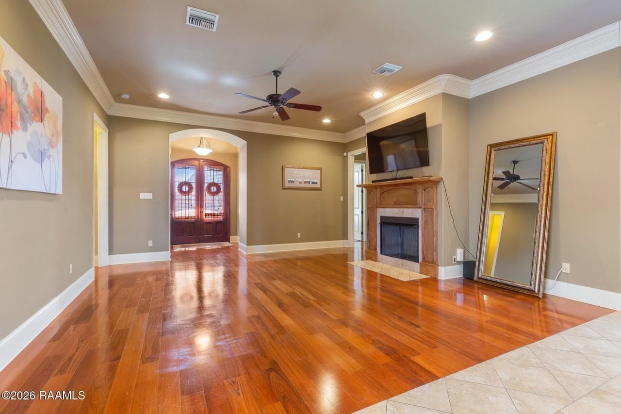 814 Flambant Dr - Photo 3 of 15